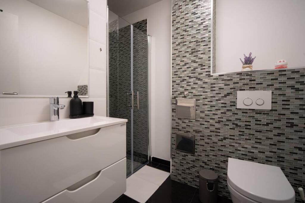 Apartment Hesa- 4 Star Apartment غييكا المظهر الخارجي الصورة