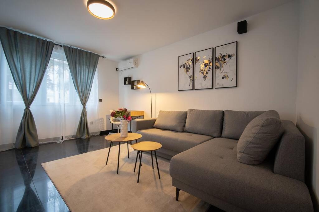 Apartment Hesa- 4 Star Apartment غييكا المظهر الخارجي الصورة